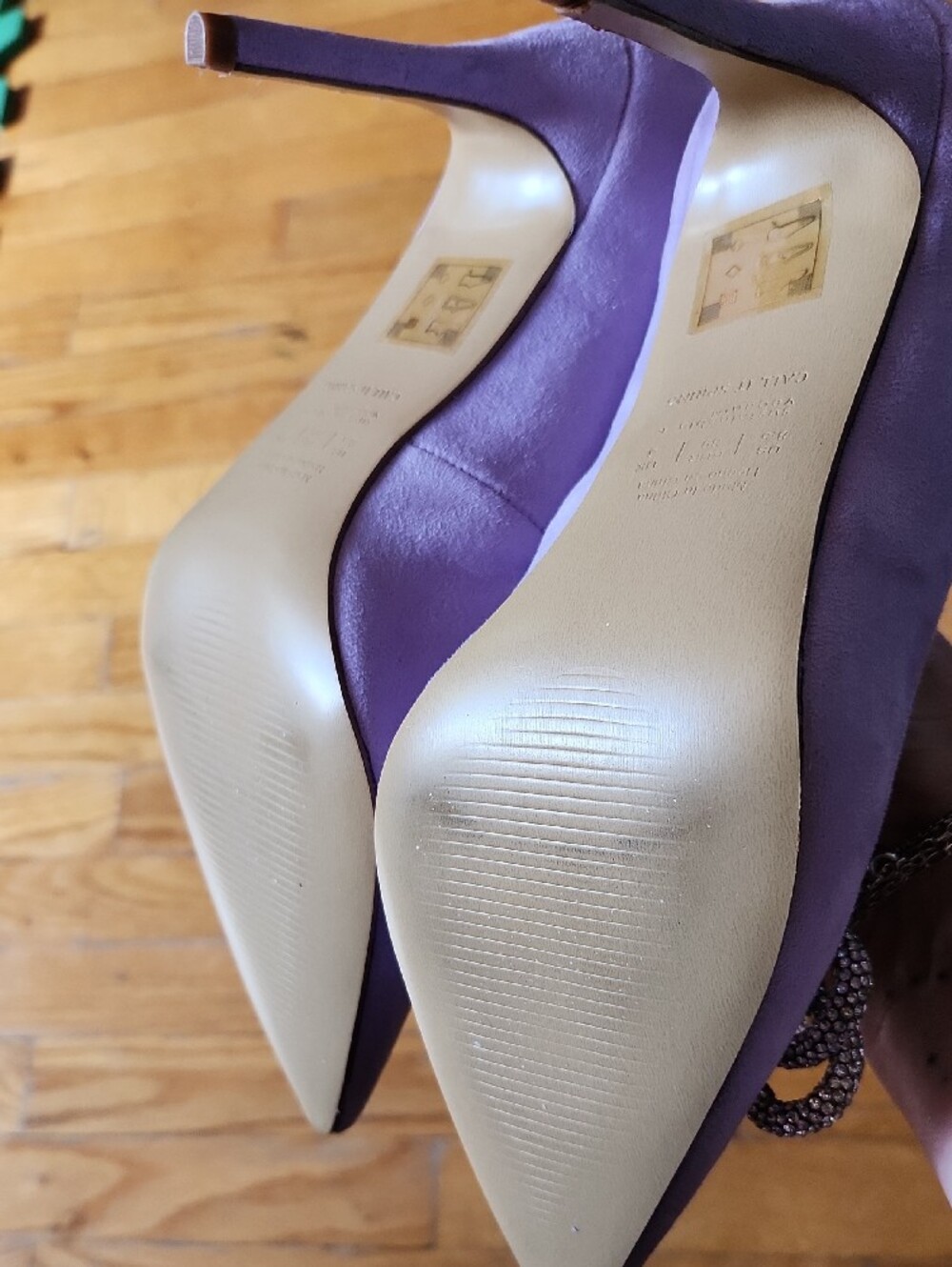 Lavender Pumps with Bow - Picture 3 of 8
